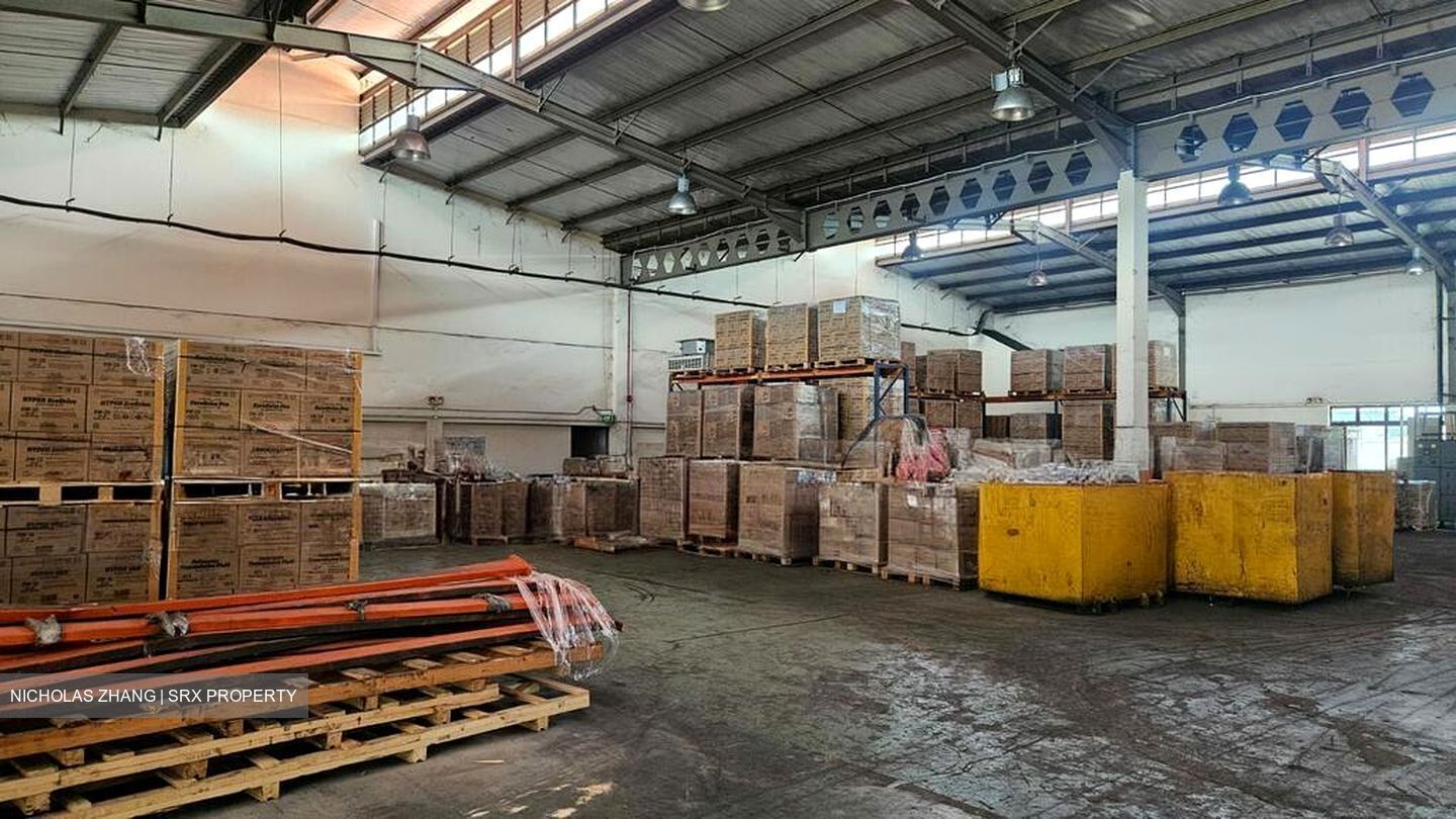 Pioneer Road North (D22), Factory #570947811